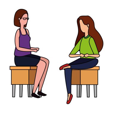 zarif iş kadınları banklarda oturmuş