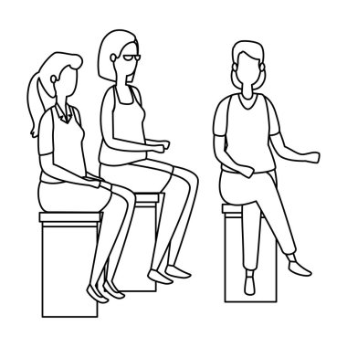 zarif iş kadınları banklarda oturmuş