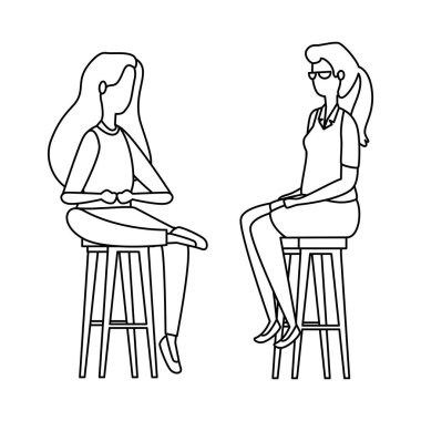 zarif iş kadınları banklarda oturmuş