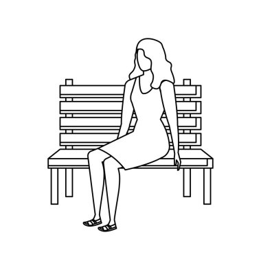 park sandalyesinde oturan güzel ve genç kadın