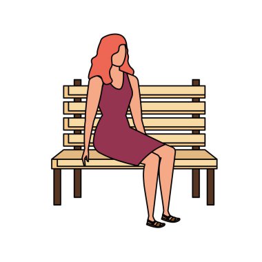 park sandalyesinde oturan güzel ve genç kadın