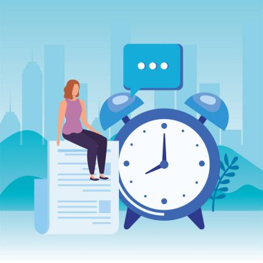 Çalar saati olan genç bir kadın.