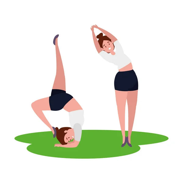 Belleza niñas pareja practicando pilates en hierba — Vector de stock