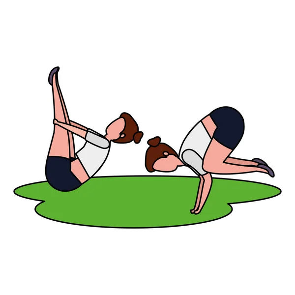 Meninas de beleza casal praticando pilates na grama — Vetor de Stock