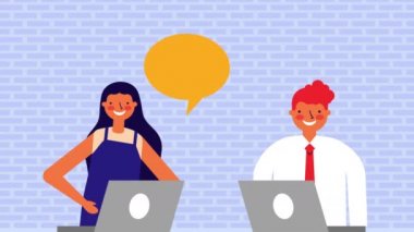 ofiste dizüstü bilgisayarlar ile iş çift işçi