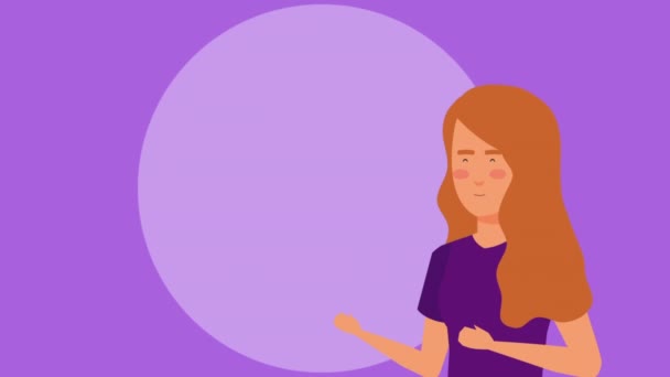 Mooie jonge vrouw met Speech Bubble en Bulb — Stockvideo