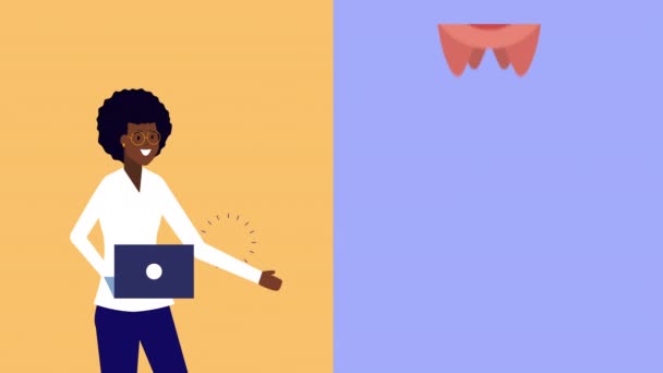 Afro mujer de negocios utilizando el ordenador portátil con dinero de cerdo animación — Vídeo de stock