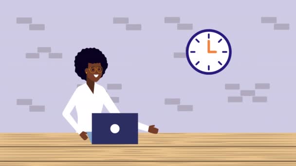 Para animasyon ile dizüstü bilgisayar kullanarak afro iş kadını — Stok video