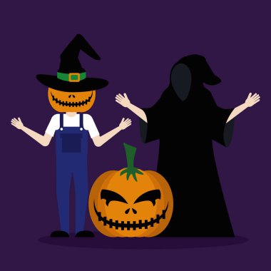 Cadılar Bayramı 'nda balkabağına bürünmüş genç erkekler