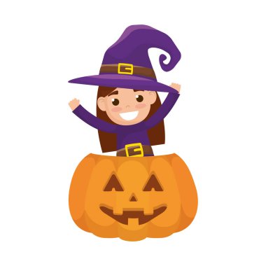 Cadı ve balkabağı kostümlü küçük kız.