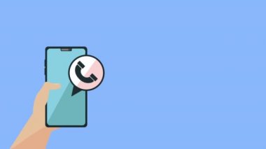 Sosyal medya pazarlaması yapan kadın ve akıllı telefon