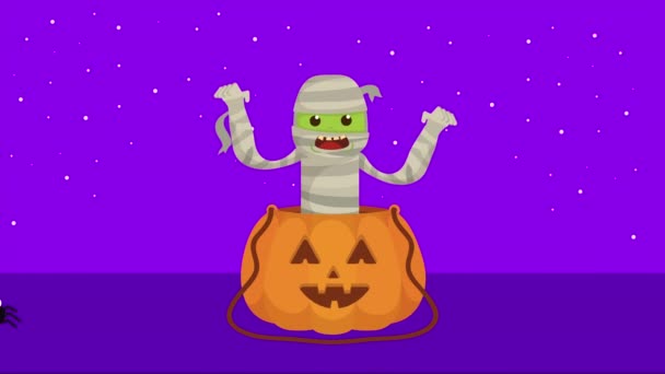 Halloween dunkle Szene mit Mumie und Kürbis — Stockvideo
