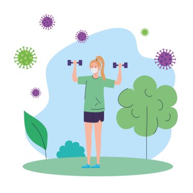 Kadın, covid 19 salgını sırasında doğa üzerinde tıbbi koruyucu maske kullanarak ağırlık kaldırıyor.