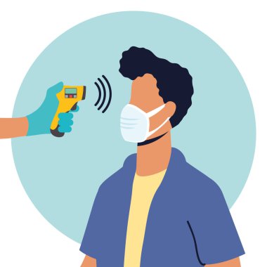 Erkek hastaya lazer termometreyle ısıyı kontrol et