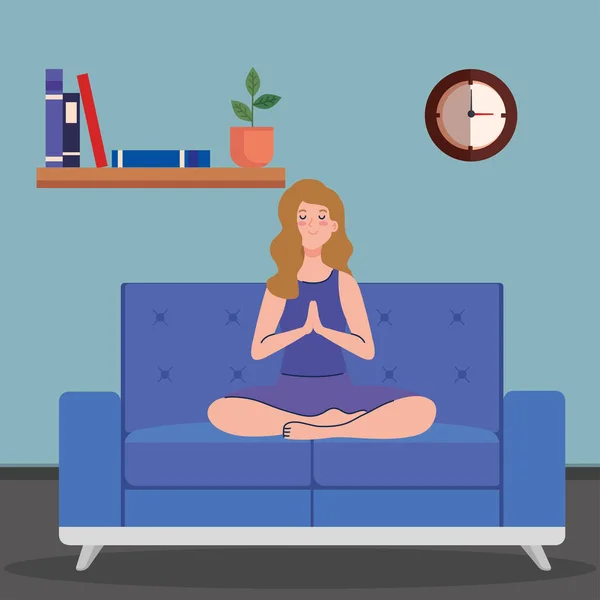 Evde kal, güvende ol, kadın oturma odasında meditasyon yapıyor, kanepede oturuyor, Coronavirus covid 19 sırasında, evde karantinada kal, dikkatli ol. — Stok Vektör