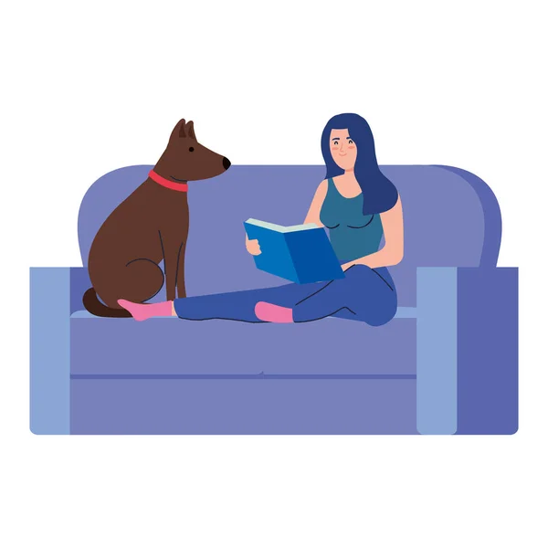 Młoda kobieta czytanie książki siedzi w kanapie z psem — Wektor stockowy