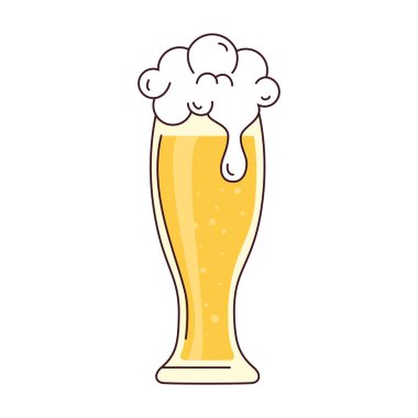 Beyaz arka planda köpüklü bir bardak bira.