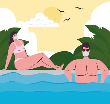 Sahilde sosyal mesafeler, tıbbi maske takan çift plajda mesafeyi koruyor, Coronavirus veya Cvid 19 sonrası yeni normal yaz plajı konsepti.