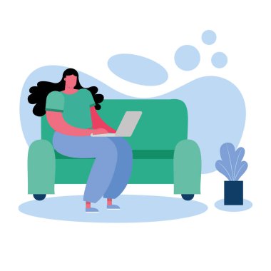 Oturma odasında çalışan dizüstü bilgisayar kullanan genç bir kadın.