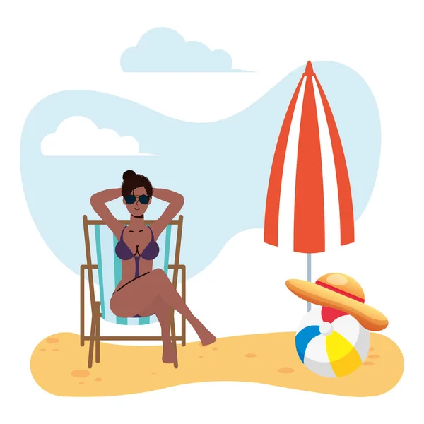 Beautiful afro woman wearing swimsuit seated in beachchair — Stock Vector