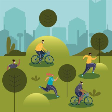 Bisikletle koşan sağlık maskesi takan gençler