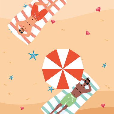 Sahilde sosyal mesafe çalışması yapan ırklar arası erkekler.