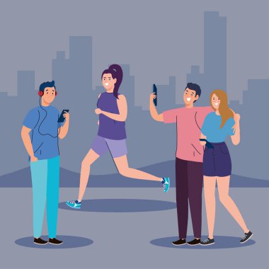 İnsanlar boş zamanlarını dışarıda geçiriyorlar.