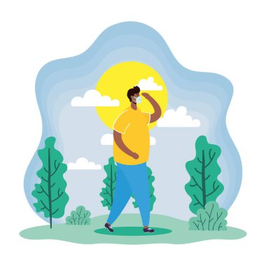 Bahar mevsiminde tıbbi maske takan afro genç adam.