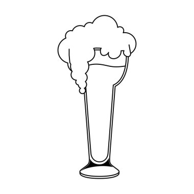 Köpük çizgili bardakta taze bira.