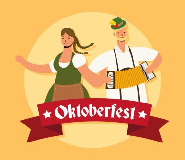 Alman çift tirol takım elbise giyip bira içip akordeon çalıyorlar.