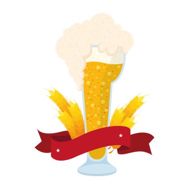 Bardakta taze bira, çivili ve kurdele çerçeveli.