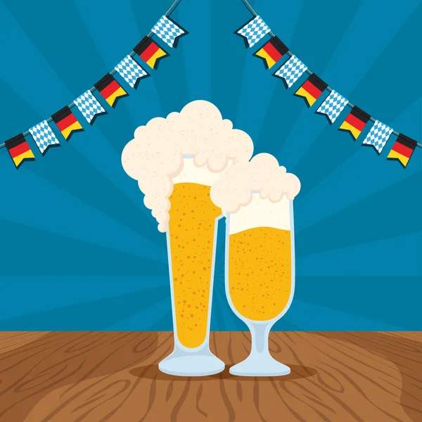 Oktoberfest slavnostní plakát s pivy poháry a girlandy — Stockový vektor
