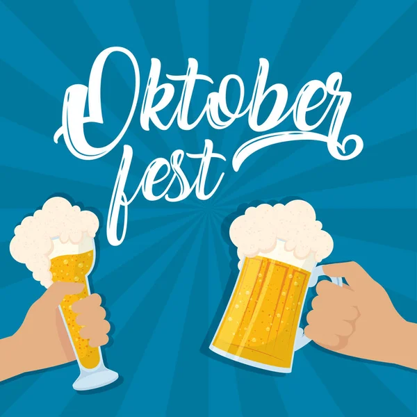 Oktoberfest partido lettering em cartaz com mãos torrando cervejas —  Vetores de Stock