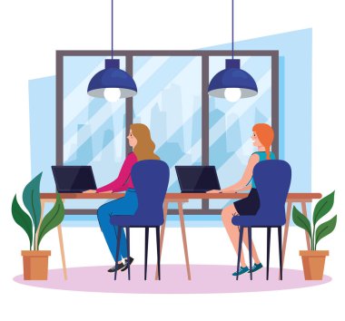 Birlikte çalışma alanı, masadaki dizüstü bilgisayarlı grup kadınları, takım çalışması konsepti.