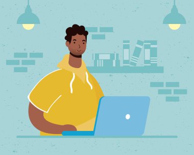 Evde dizüstü bilgisayar kullanan afro bir adam.