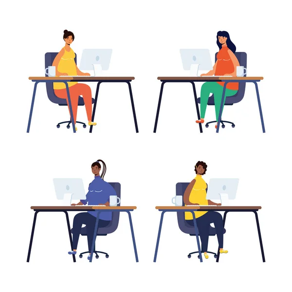 Groupe de femmes travaillant dans des ordinateurs de bureau sur le lieu de travail — Image vectorielle