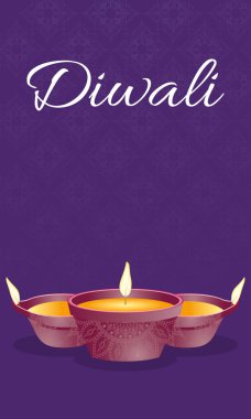 Mutlu diwali kutlamaları. Mor arka planda mumlar var.