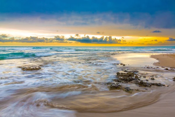 Długich Ekspozycji Fale Brzegu Morza Zachód Słońca — Zdjęcie stockowe