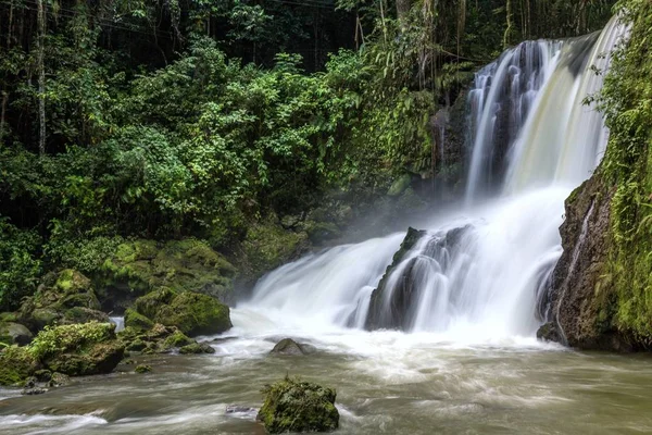 Прекрасные Каскадные Водопады Тропическом Острове Ямайка — стоковое фото
