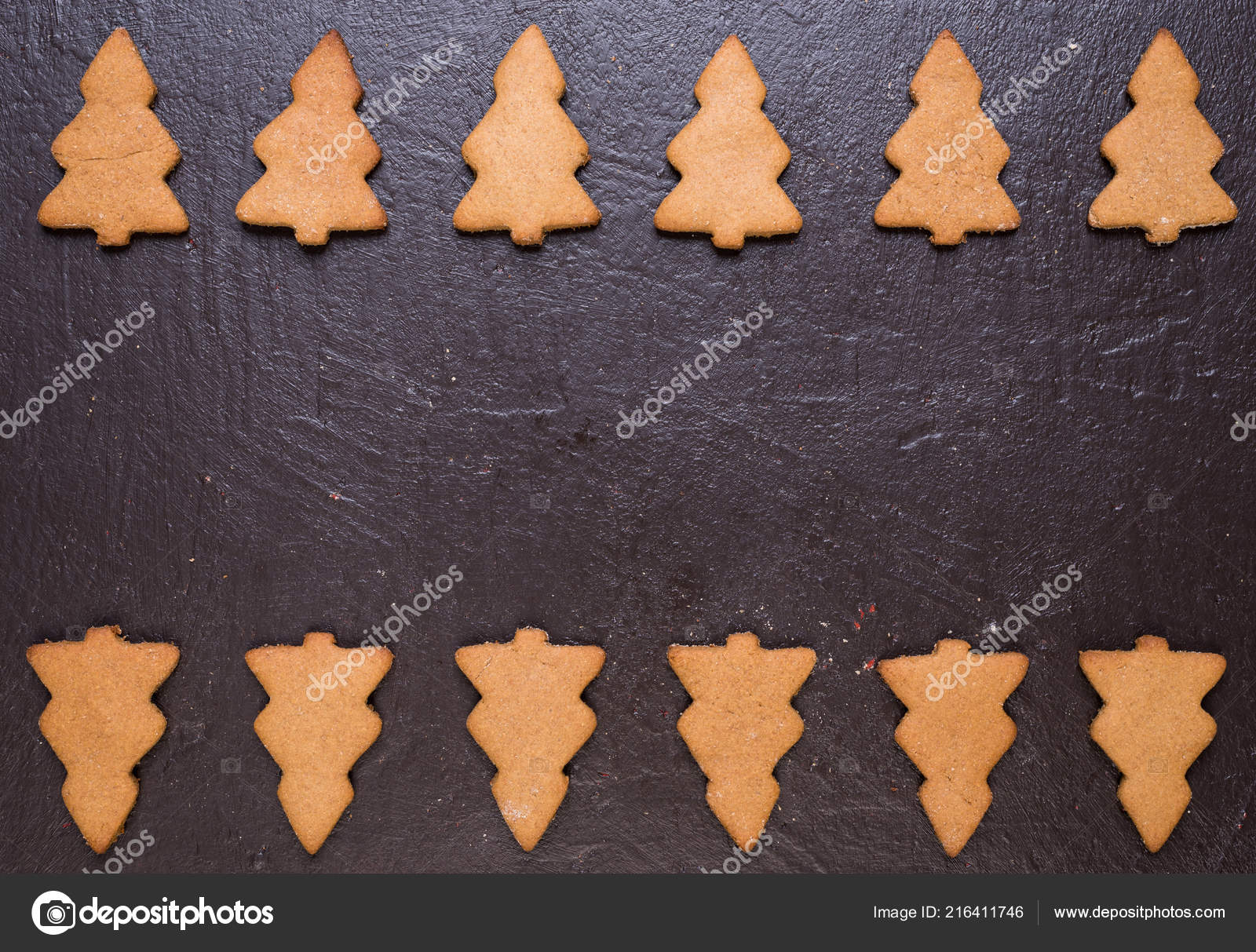 Fundo Marrom Escuro Com Biscoitos Forma Árvore Natal fotos, imagens de ©  Antonuk #216411746