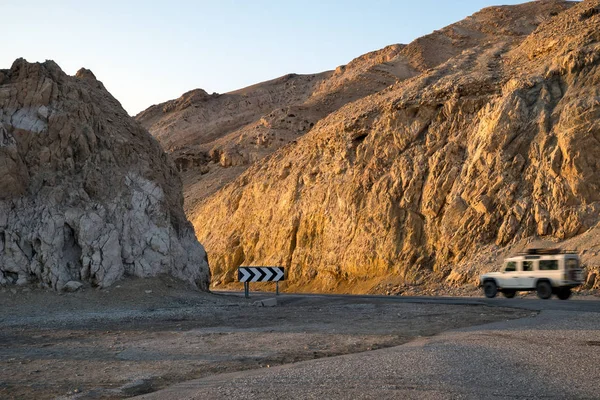 Carretera israelí número 34, descenso al Mar Muerto en el Neve Z — Foto de Stock