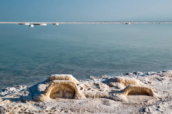 Покладів солі на березі Мертвого моря. — стокове фото