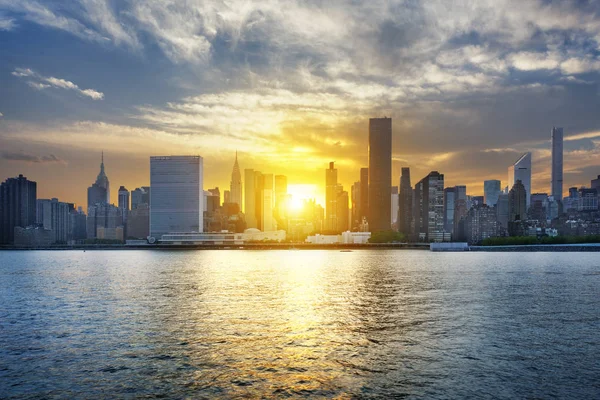 Ciudad Nueva York Skyline Con Rascacielos Urbanos Atardecer — Foto de Stock