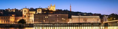 Lyon kenti yakınlarındaki fourviere Katedrali ve Saone nehir gece görüş