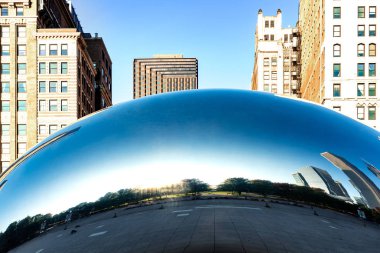 Chicago, Illinois/ABD-Ekim'inde 09, 2018: Cloud Gate veya fasulye sabah Ekim'inde 09, Millenium Park, Chicago, Illinois 2018 panoramik görüntü