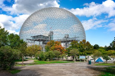 Montreal, Kanada - 28 Eylül 2018: Montreal biyosfer çevre Müzesi, Parc Jean-Drapeau Montreal, Quebec, Kanada'da görünümü. -Görüntü