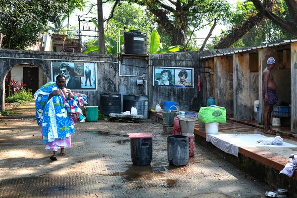 印度喀拉拉邦科钦 2018年12月25日 在印度科钦喀拉拉邦的一家洗衣店工作 — 图库照片