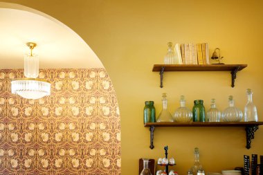 Lyon, Fransa, 03 Mayıs 2018: yaşam: şirin, tipik ve traditionnal restaurantında Lyon adlı 