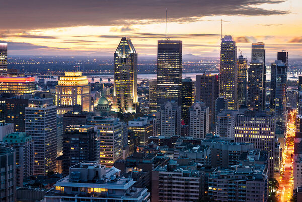 Skyline de Montreal por la noche — Foto de Stock