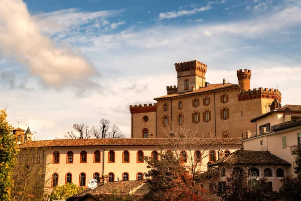 Barolo aldeia na Itália — Fotografia de Stock